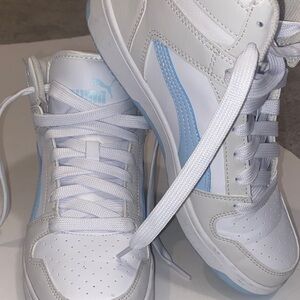 Puma Kids White and Light Blue Sneakers